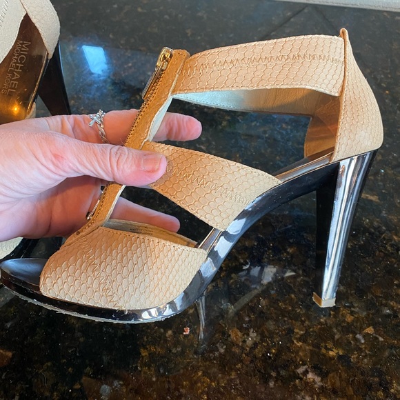 Michael Kors Tan Sandals with Gold Zippers - Picture 5 of 11